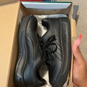 Black Puma shoe